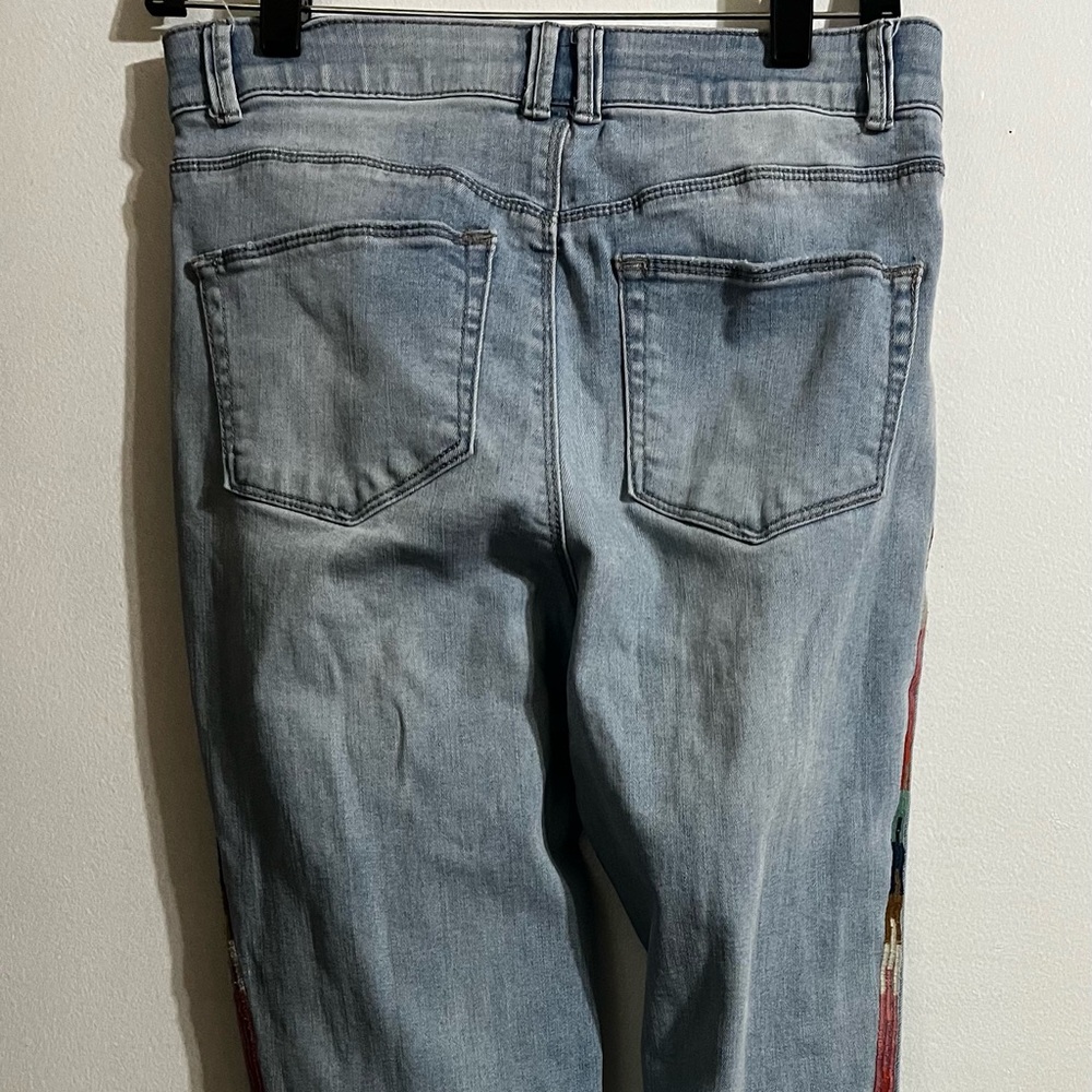 Knox Rose Light Blue Women’s Colorfully Embroidered Denim Skinny Jeans, size 6. - Picture 2 of 4